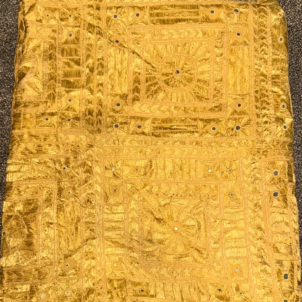 Bed cover, yellow hand made. Silk and cotton.